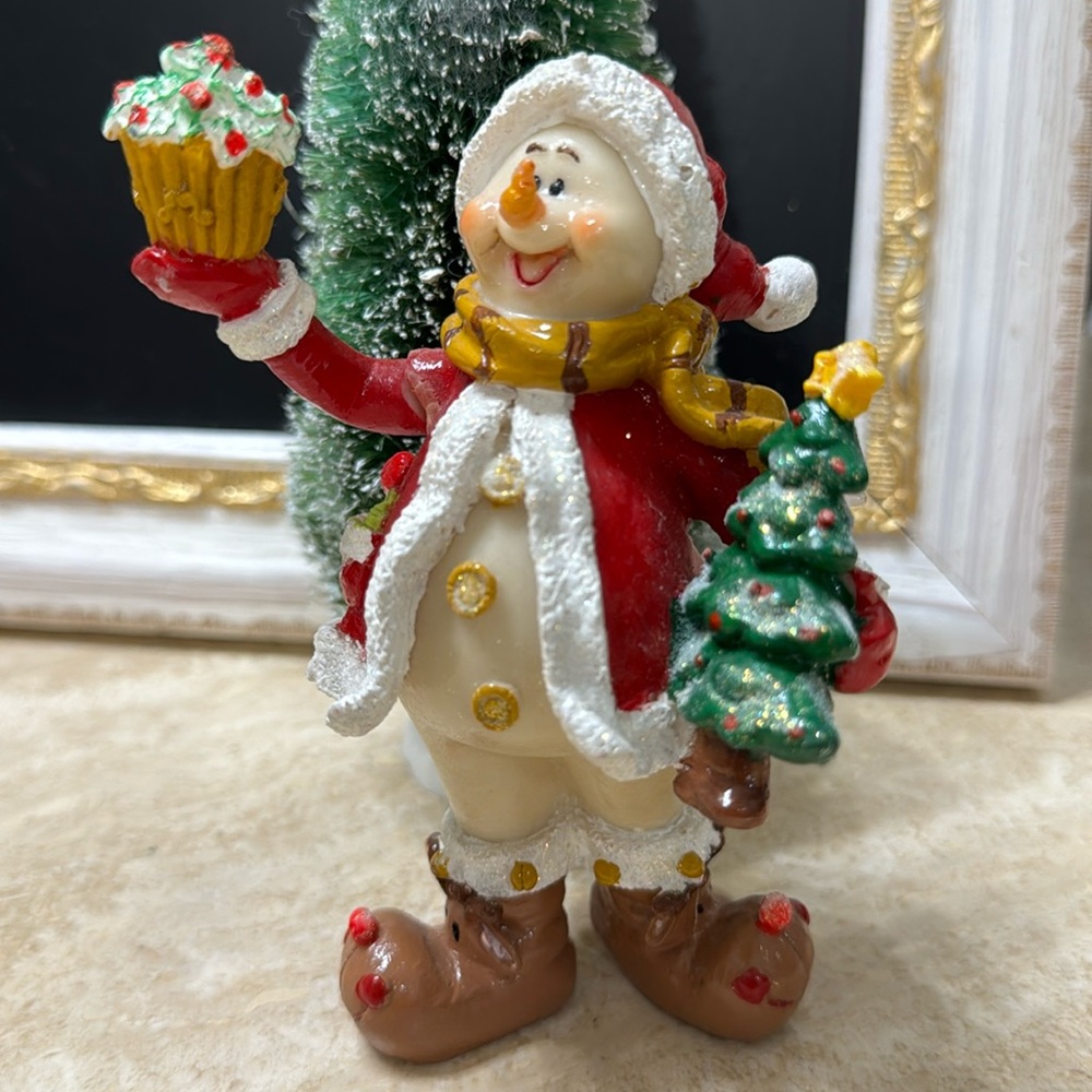Lemax holiday snowman with cup cake figurine- so cute! Look at the shoes!!